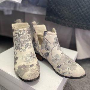 Sbicca Rosette Floral leather booties